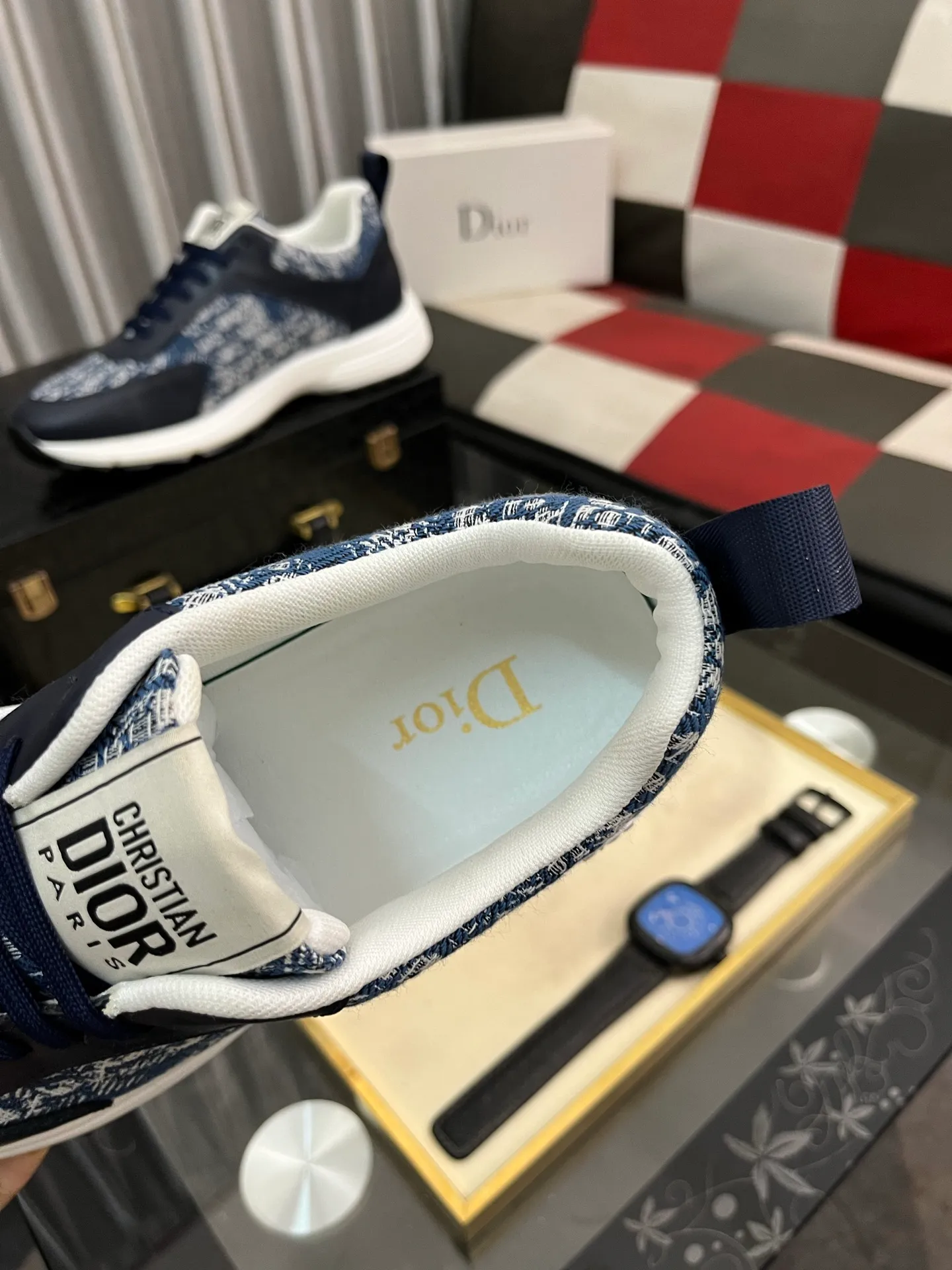Men's shoes 💰440⌚️⌚️[Dior] The toe box is designed to be a bit wider. The upper foot comfort is perfect. The thread is beautiful. It fits the pants perfectly and is versatile. Decorated with various classic details. It is an ideal choice for daily styling. It can be matched with various casual items to create exquisite looks. Fabric: First-layer cowhide/lining sheepskin TPU original outsole Size: 38-443️⃣Colors available